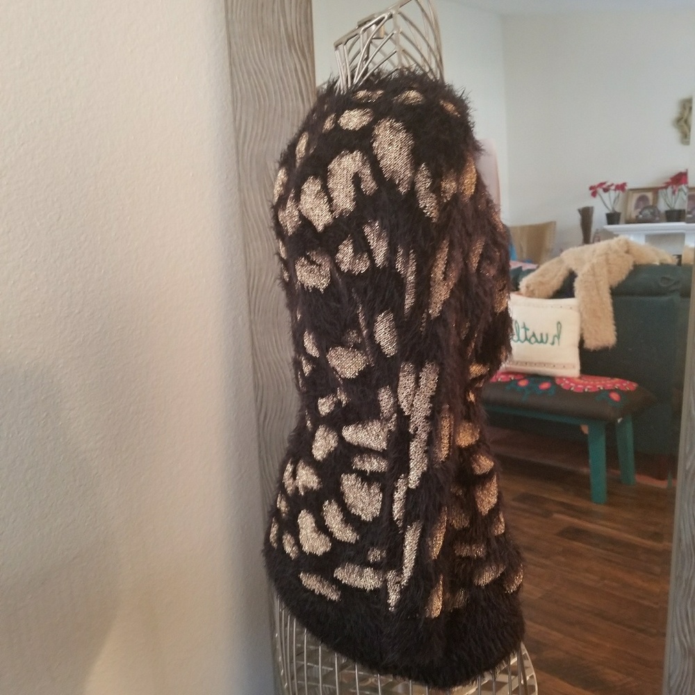 Sweater - Picture 3 of 3